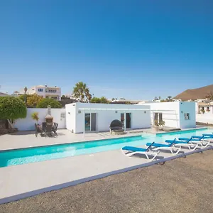 https://casa-conil.in-canary-islands.com